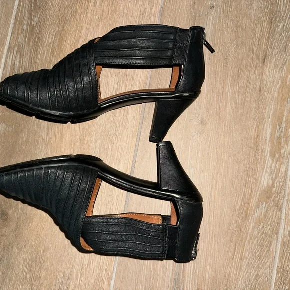 Gentle Souls Black Osaka Rama Leather Heels Size 7 - Picture 5 of 8